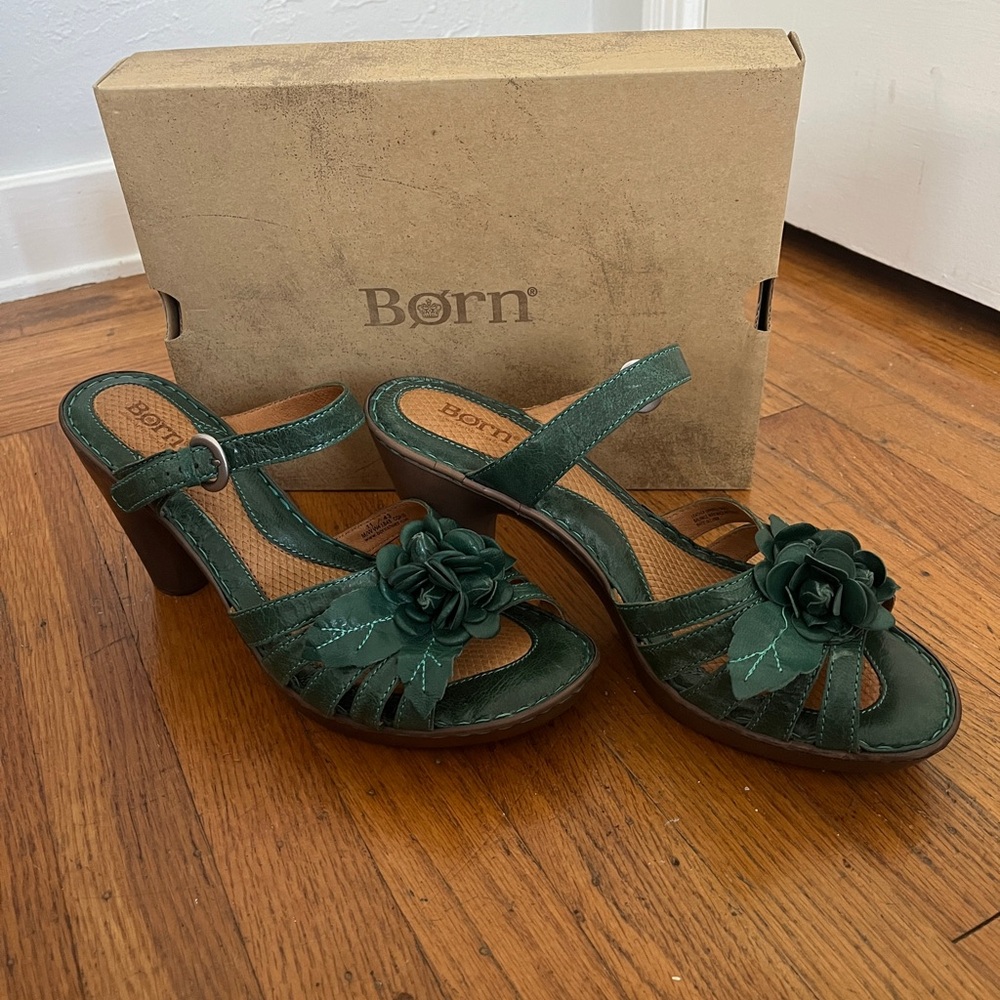 Born Cornflower sandal in turquoise size 11/43